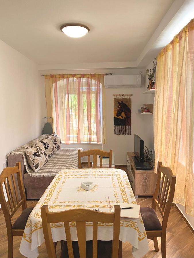 Apartment Jadran เปราสต์ ภายนอก รูปภาพ